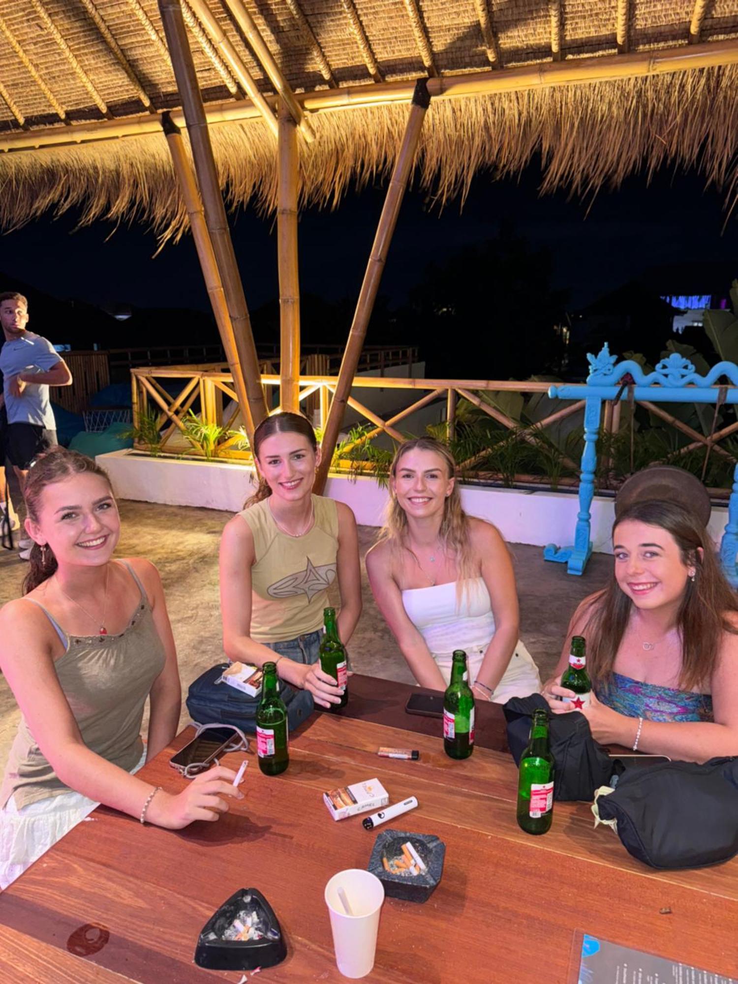 Canggu Central Hostel Εξωτερικό φωτογραφία